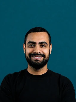 علی افتخاری — مدیر ارشد عملیات (COO)